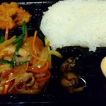 台湾料理 百味鮮 - 『 百鮮味特製弁当・豚肉の生姜焼き 』  540円 （ 税込 ）（ デリバリー ）