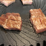 肉の一斗 - 丁寧に隠し包丁が入っていました