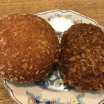 肉の一斗 - カレーパンとメンチカツ