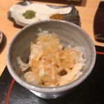 鳥匠 いし井 - 口直しの大根おろしポン酢
      →こちらはお代わり可！そして醤油か？ポン酢か？も選ばせてくださいます(^^)荒目の大根おろしが食べ易さも手伝って良い口直しになりました♪