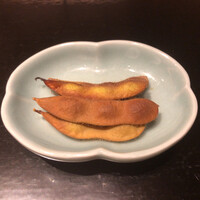 鳥匠 いし井 - 燻製枝豆
                    →続いては香りも楽しむ一品♪程良い香りが嗅覚を刺激し、食欲を掻き立てます！