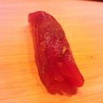 鮨 行天 - やいと鰹の漬け　３０分ほど軽く漬けにしています　美味さ爆発です！