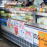 パンと牛乳の店 ミルクスタンド - 瓶入りがズラリと圧巻です