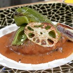 トリワイン ＰＩＫＯＳＨＨＨＵ - 地鶏１００％ のハンバーグ、野菜トッピング