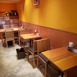 カレーのぼんチョビ  - thumbnail_テーブル席アクリル