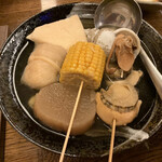 赤玉 - とうもろこし、ロールキャベツ、だいこん、ホタテ、はんぺん、海貝