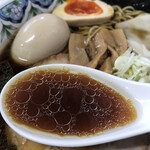 郡山駅前ラーメン 角麺 - 意外にあっさりなスープ