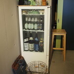 うどん屋 椀白 - お酒の入った冷蔵庫