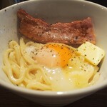 うどん屋 椀白 - 釜玉バター厚切りベーコン