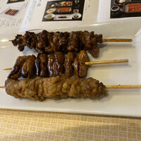 天然うなぎ しま村 - 上からキモ焼、レバー、つくね。