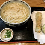 うどん処 重己 - 冷かけ 麺大盛り
            トッピング 鯛ちくわ天、半熟玉子天