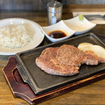 STEAK DINER M.BASE - ・リブアイ ステーキ 270g 2,130円/税込
                      ・半ライス 110円/税込
                      ・ワサビ サービス