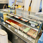 亀屋延永 - この中より、和菓子をチョイス！