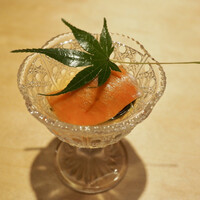 鮨 こしかわ - スモークサーモンとおかひじきのおひたし