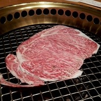 札幌焼肉 和牛いしざき - 焼きしゃぶ1  まず肉を広げて、