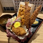 魚屋 十忠八九 - 究極の竜宮海鮮うにく丼