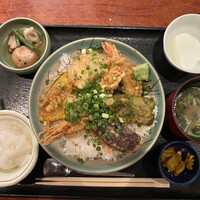 天ぷら 旬和食 あきら - 大海老天丼御膳