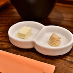 ローストビーフ大野 - 【黒毛和牛のローストビーフ丼定食@税込1,760円】[左]クリームチーズの味噌漬け│[右]山わさび