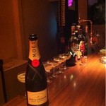 トリッキーズ - お祝いごとにはモエ！