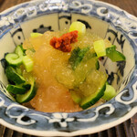 魚菜料理 縄屋 - 3. 【造り1】
      イズカサゴ、胡瓜、ソーメン南瓜、お出汁のジュレ、自家製柚子胡椒のせ