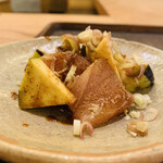 魚菜料理 縄屋 - 5. 【造り2】
      シロカジキ、水茄子、天然茗荷