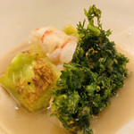 魚菜料理 縄屋 - 11.【強肴】
      鬼海老、水茄子、コリアンダーのかき揚げ、鬼海老のお出汁