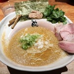 拉麺 成 - 手もみエビアンにごり背脂１２００円