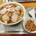 赤坂味一 - チャーシューメンマ大盛り