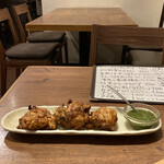 カッチャル バッチャル - 骨なしタンドーリチキン。