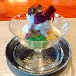 草庵 鍋島 - 島原の鱧
      秋田の蓴菜
      梅肉と鰹出汁のジュレ