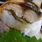 やまが - 結構部厚めのですが、小さ目・・間に紫蘇と生姜IN・・