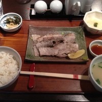 赤坂うまや - もち豚炭火焼とろろ定食