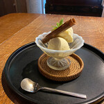 カフェ 叶 匠寿庵 - シンプルなバニラアイスクリームもレトロな雰囲気♡