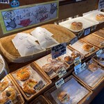 Guttemmama - 店内は昔ながらのパン屋さんスタイル。ほっこり。