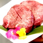 焼肉家 肉汁センター - 当店の名物にして極上の裏メニュー［ブラック★タン］