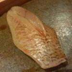 金多樓寿司 - キス昆布〆（江戸前）