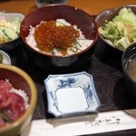 マックモア - イクラ丼となかおち丼のセット