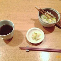 小割烹おはし 恵比寿 - ２０１２／１０／ｘｘ　お昼の定食前にほうじ茶と浅漬けのサービス