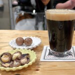 Hathor - 殻付マカダミアナッツとスタウト