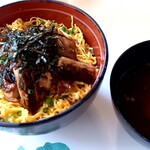 うな善 - 三河地鶏炭火やきとり丼（990円）