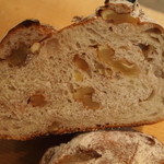 カミバン - くるみぱん断面