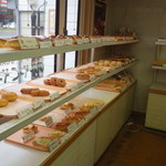 パンとケーキのみやこや - 閉店が近いですが相変わらず色々あります