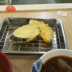 天ぷら七八 - 食べ終わらないうちに ナスも来ました