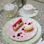 CAFE DIOR by LADUREE - デリス ペッシュ ピスタッシュ