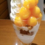 ミルク&パフェ よつ葉ホワイトコージ 札幌パセオ店 - 