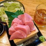 50えん焼とりきんちゃん家 - マグロの升盛り。