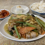 中国東北料理　美食村 - きくらげ、豚肉と玉子炒め（780円）