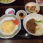 笑安記 - 「ウーハン定食」902円。