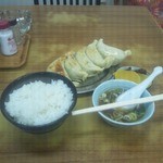 桃苑 - 餃子\550+ﾗｲｽ\250(ｽｰﾌﾟとお新香ｻｰﾋﾞｽ)