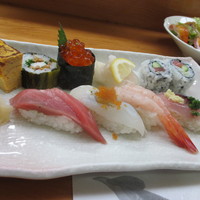 寿司割烹 魚紋 - 彩り寿司　2100円